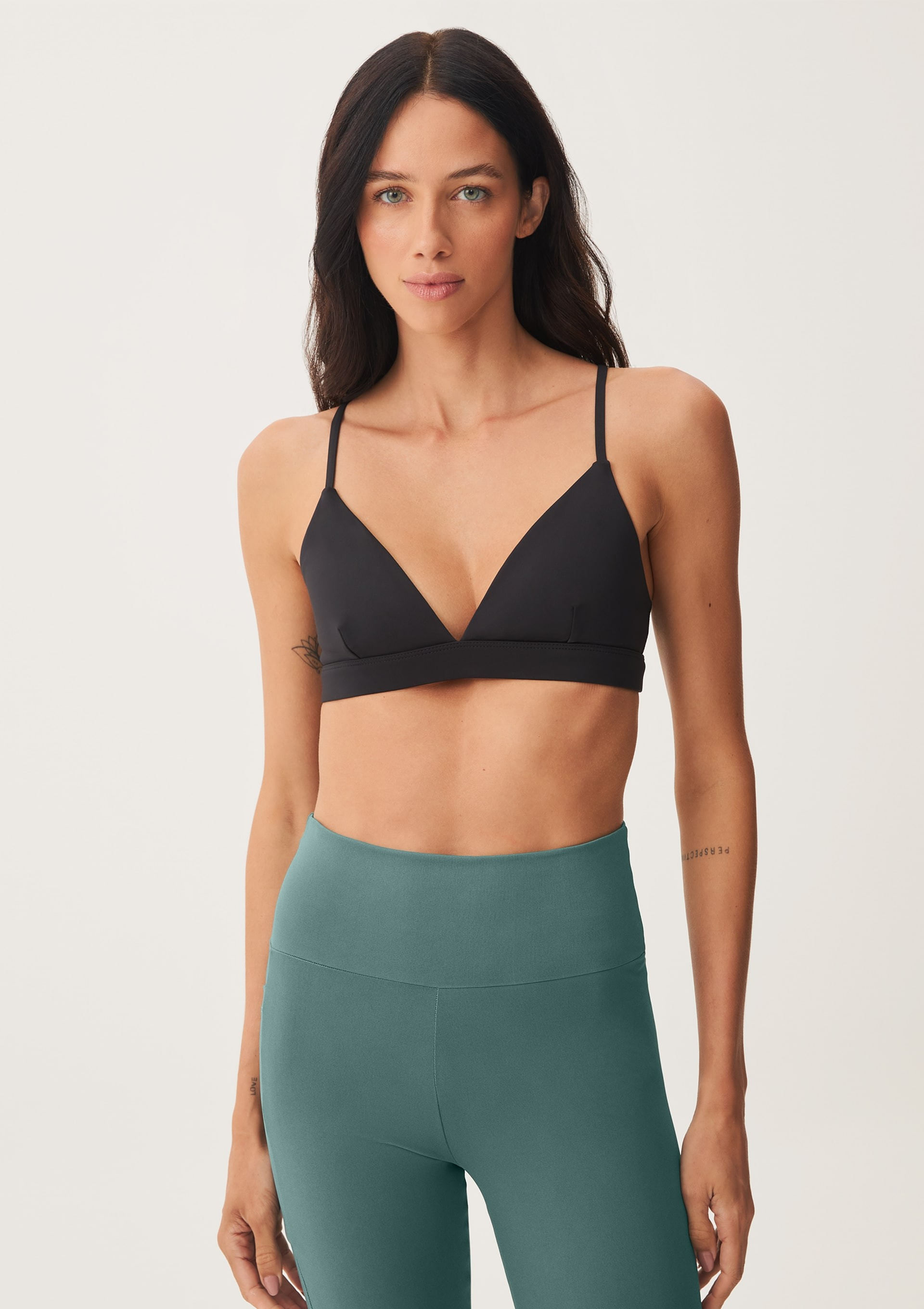 EREDITO（エレディート） Top Esportivo Decote V - Preto